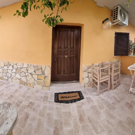 Apartment Monolocale Moreno *